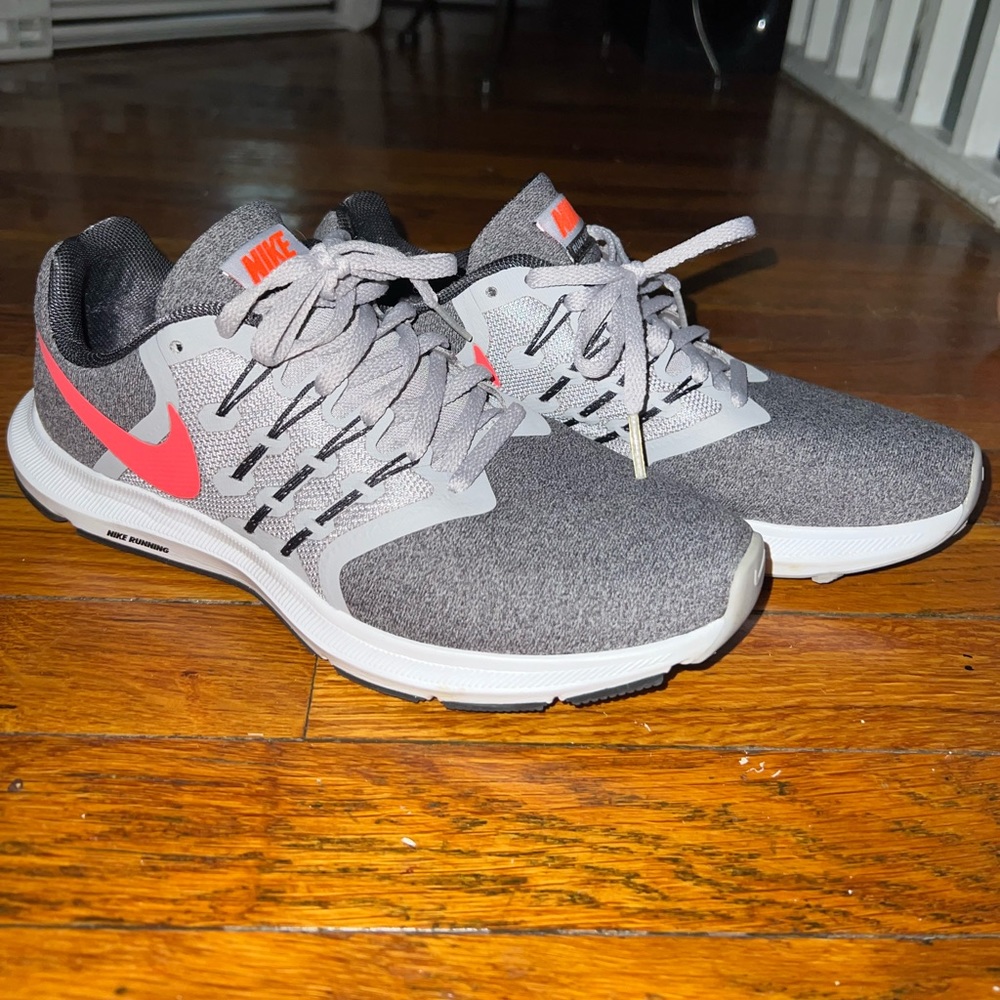Women’s Nike Run Swift Sneakers